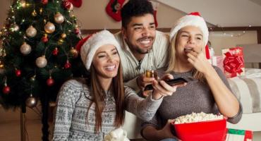 Una empresa de reseñas pagará 2500 dólares por ver películas de Navidad y elegir las mejores: ¿cómo postularse?